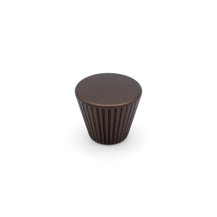 Lineas Fluted Designer Knob