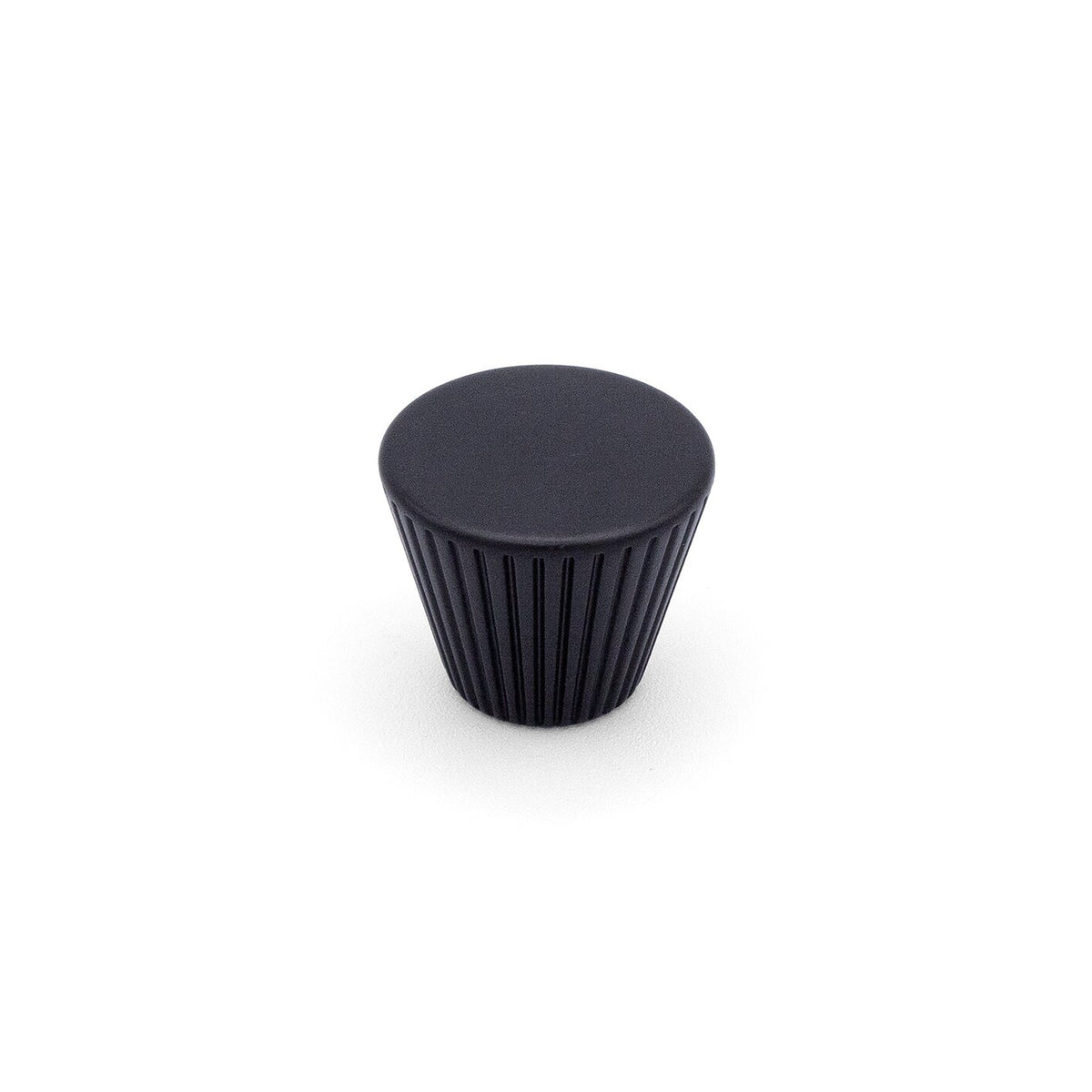 Lineas Fluted Designer Knob